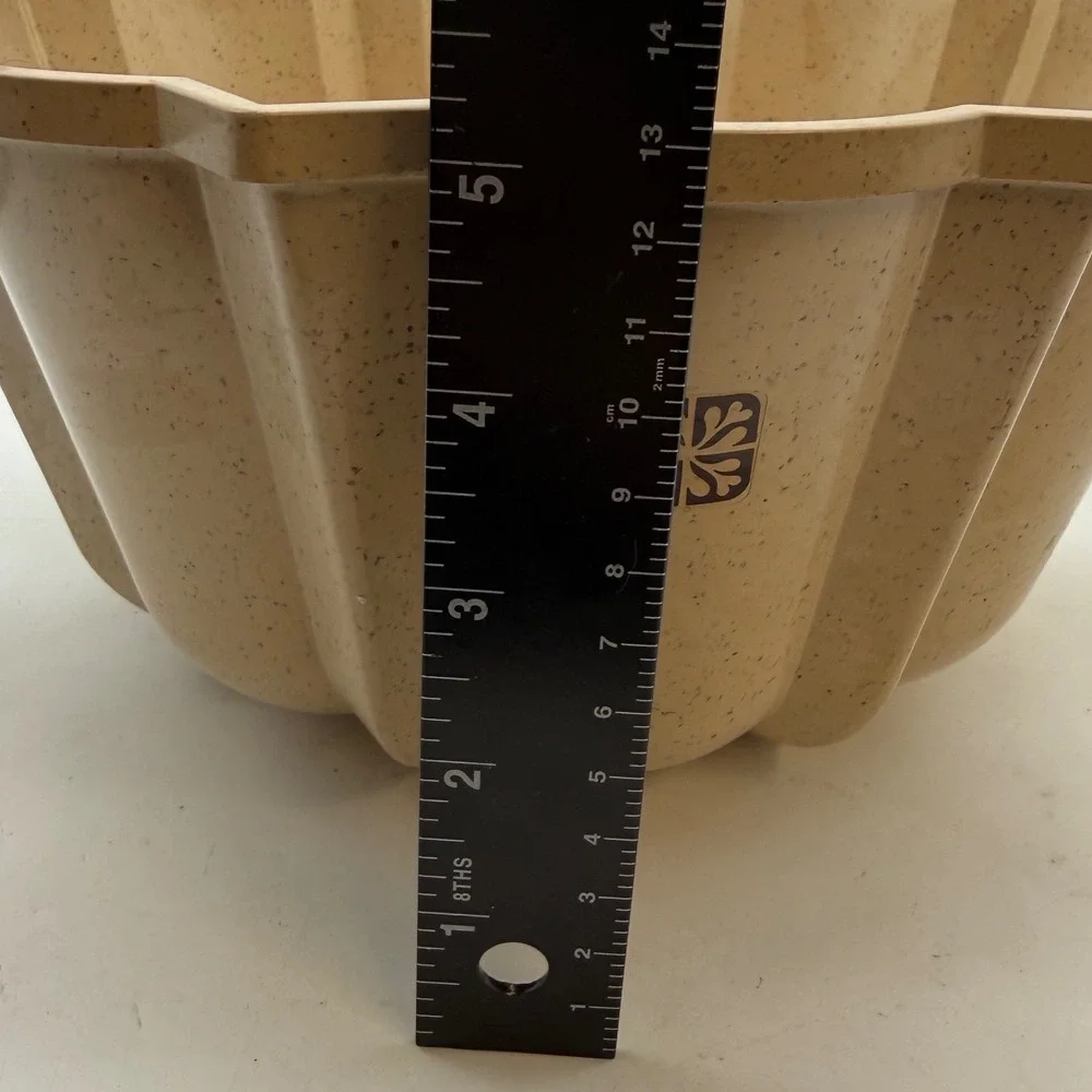 LittonWare‎ Simu-Stone Fluted Bundt Cake Pan Tan Speckled 38285 Vintage USA Oven